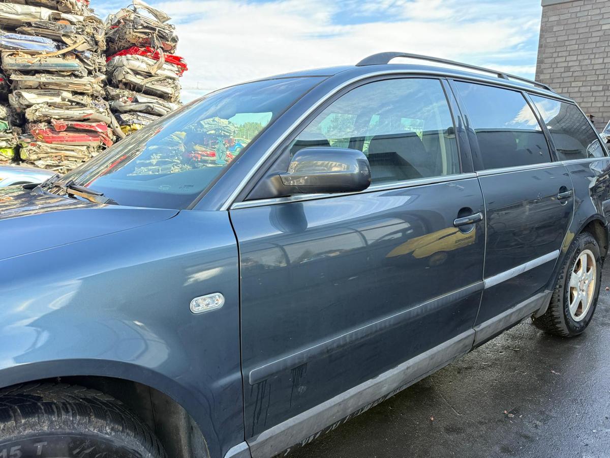 VW Passat 3BG original Tür vorn links LC7V Blue Anthrazit Perl BJ02